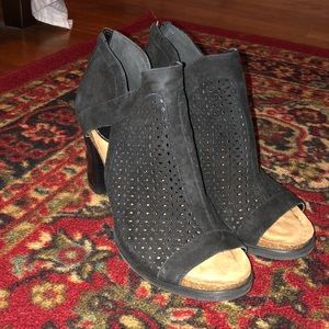 Sofft black peep toe booties